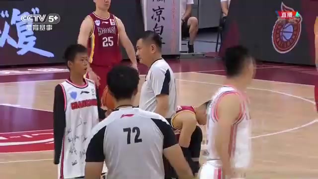 CBA道阻且长!回看“独臂少年”张家城开球 全场仅威姆斯送上关怀