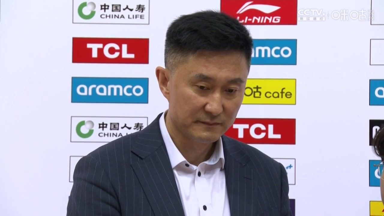 杜锋:小胡在感冒发烧的情况下做得非常不错 希望他早日康复